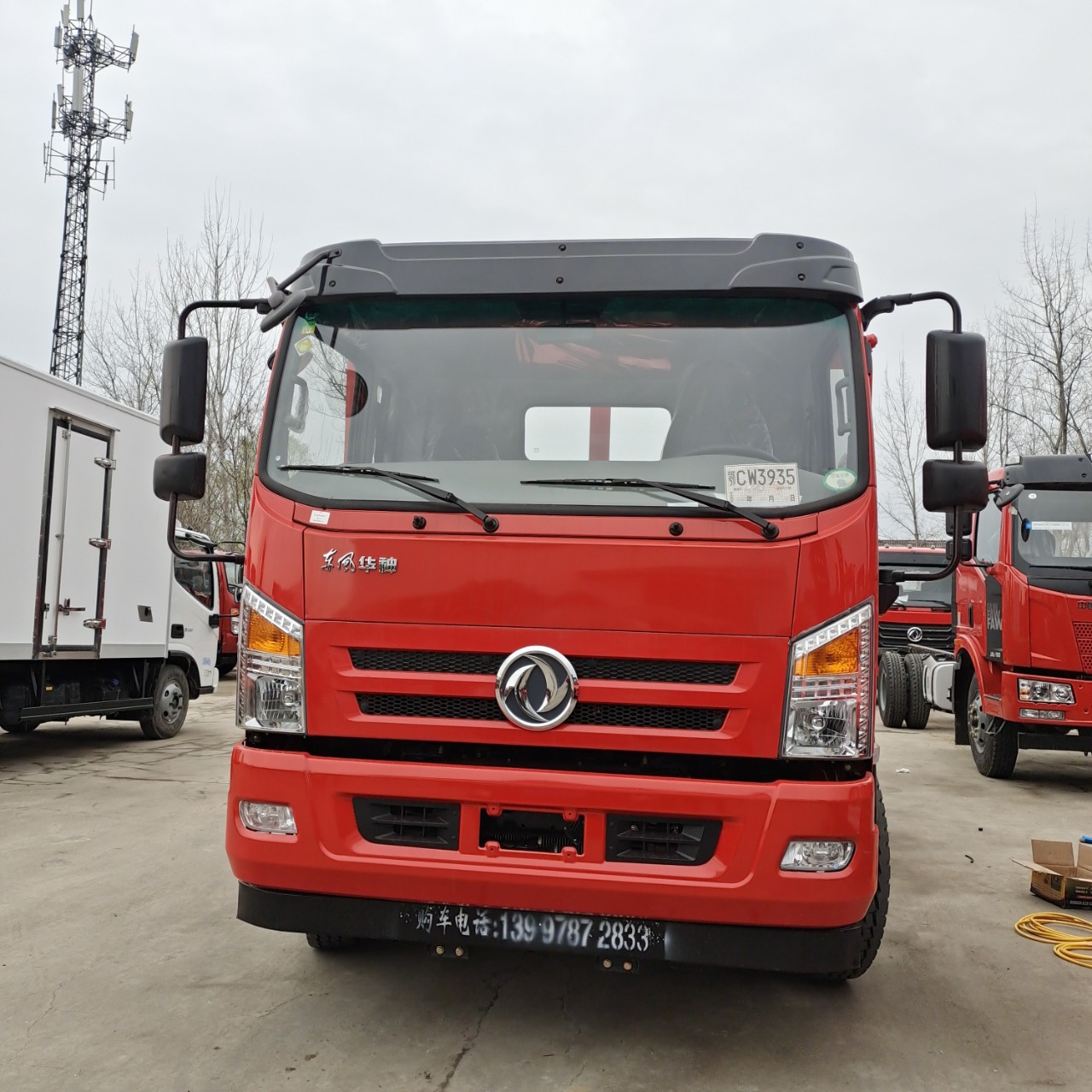 国六新款东风华神5.4米中挖挖掘机拖板车厂家现货