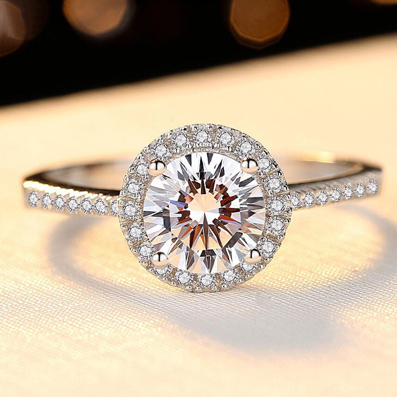 铂金蛋糕圆包围钻四爪群镶莫桑石戒指求婚结婚克拉钻戒 女