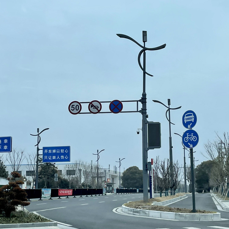 定制交通信号灯杆综合杆多杆合一共杆路灯多功能led路灯监控杆