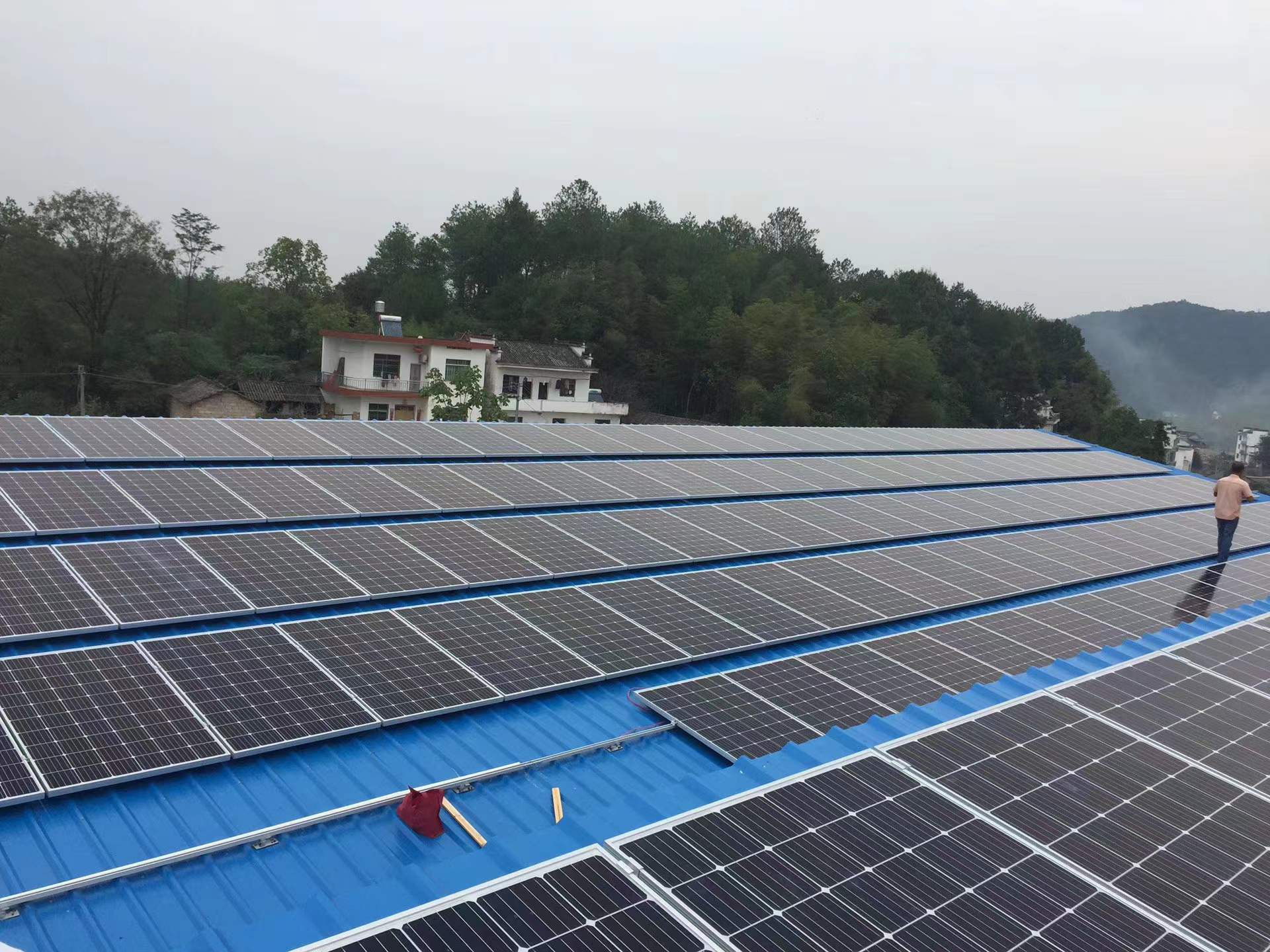 厂房屋顶光伏电站并网光伏发电站50-200kw工商业太阳能发电系统