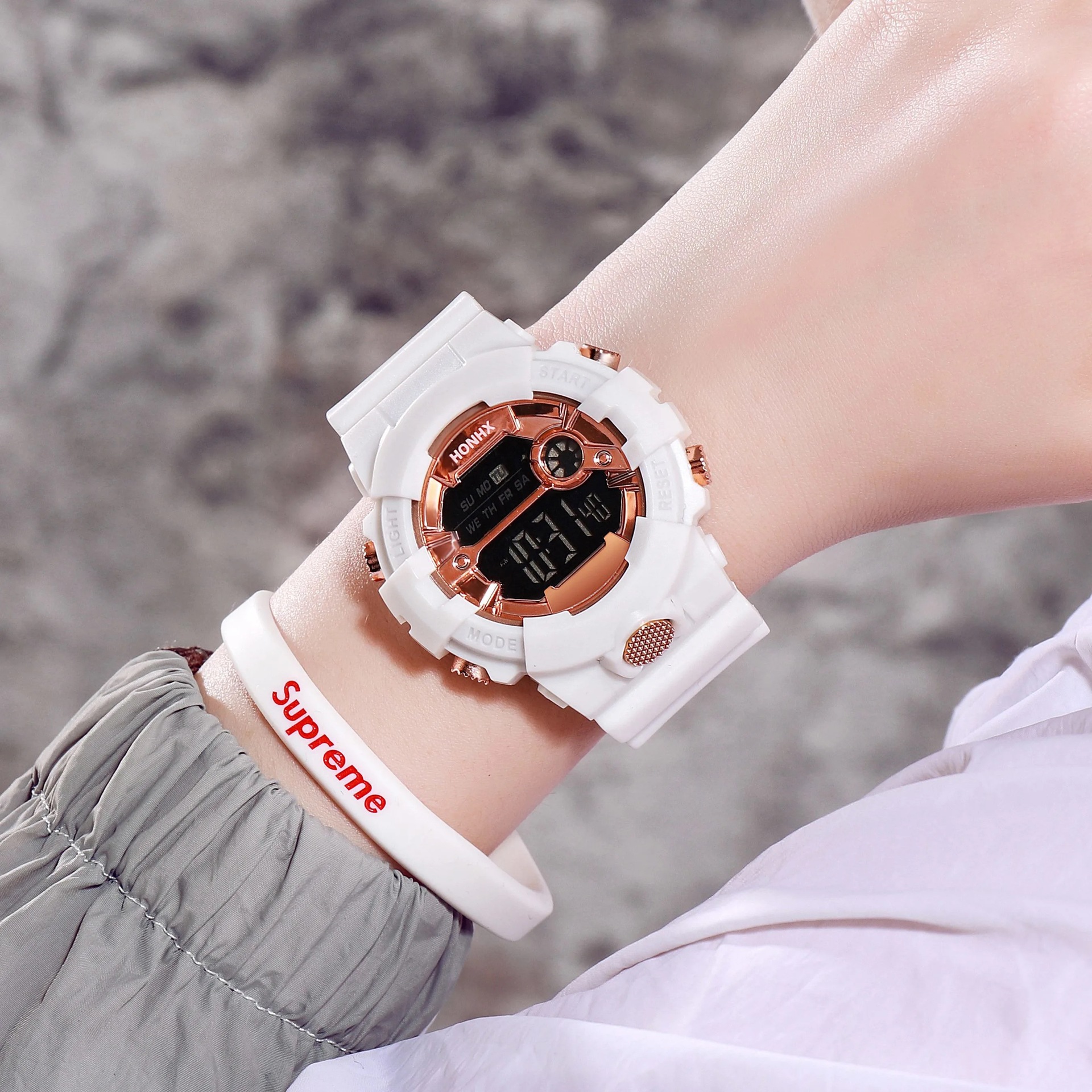 手表女ins男女学生同款电子手表男中学生韩版简约防水运动独角兽