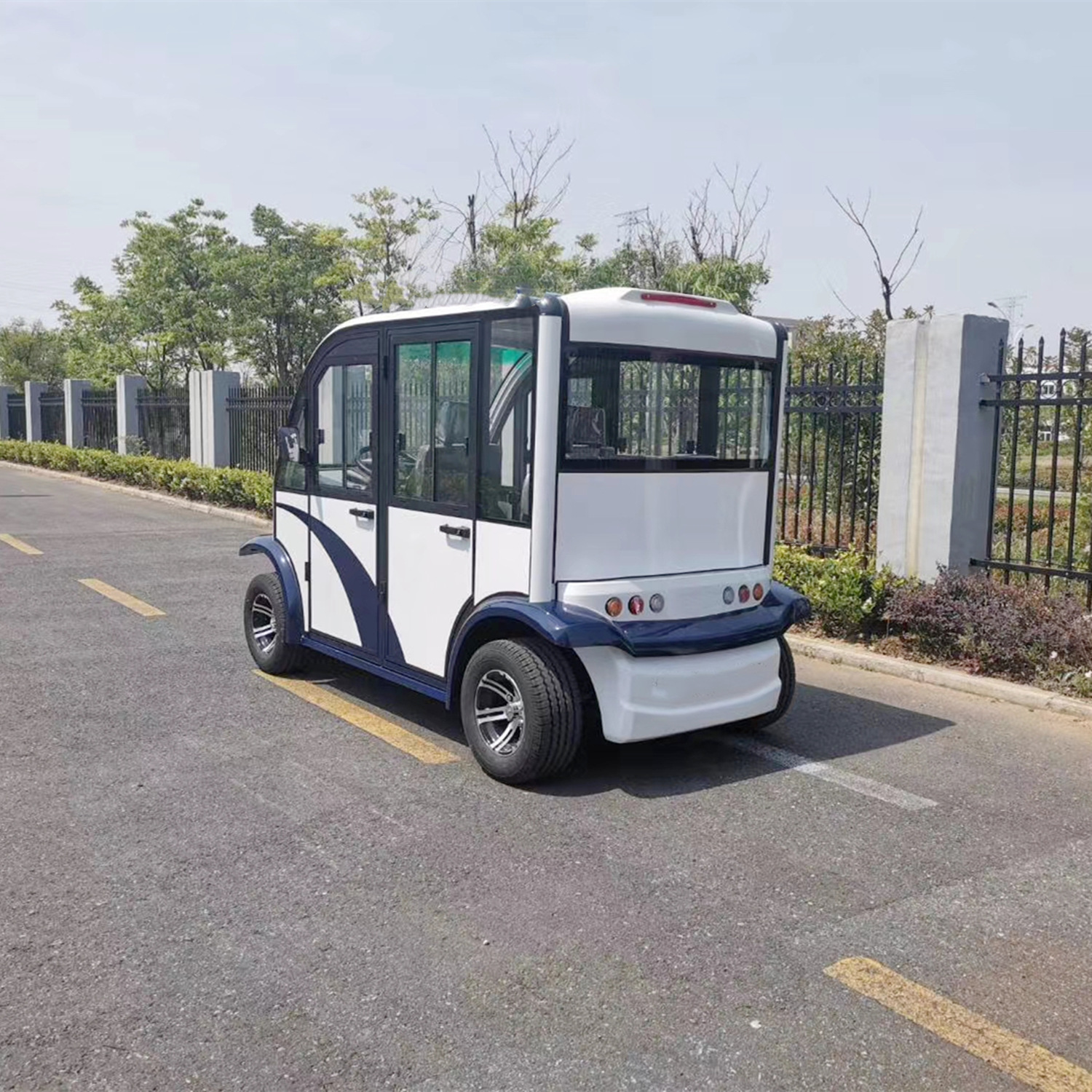 四轮封闭巡逻车双排座电动巡查车治安管理巡视车社区巡逻车价格