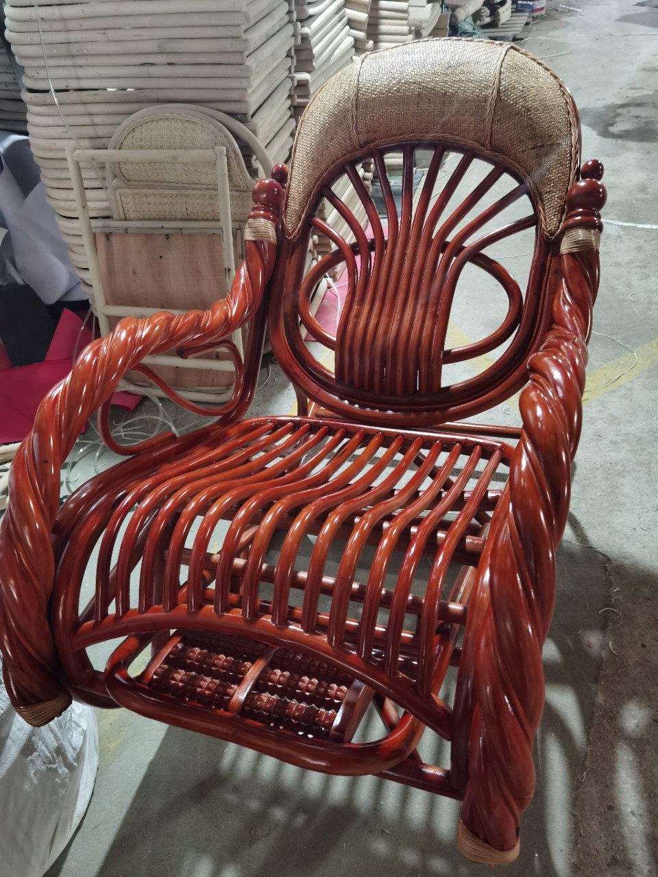 源头藤椅厂家 藤制摇椅 印尼藤条藤编家具 天然藤艺家居用品-阿里巴巴