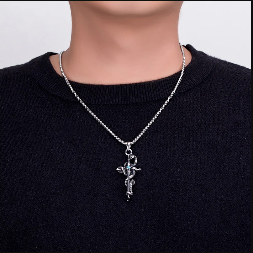 亚马逊新品热销复古蓝宝石盘蛇宝剑项链不掉色防过敏个性百搭饰品