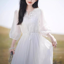 月光小白裙刺绣圆领仙女裙2024新款宫廷风白色紫色香槟色连衣裙