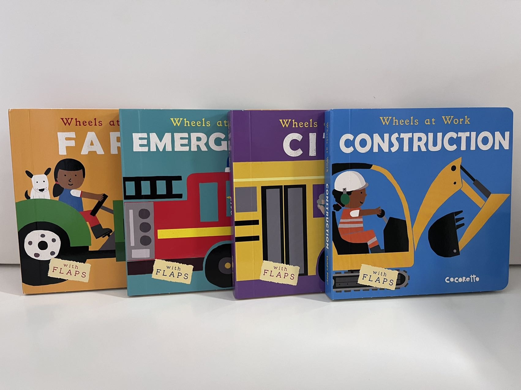 英文绘本childs play 出品 wheels at work 长折页翻翻书154册