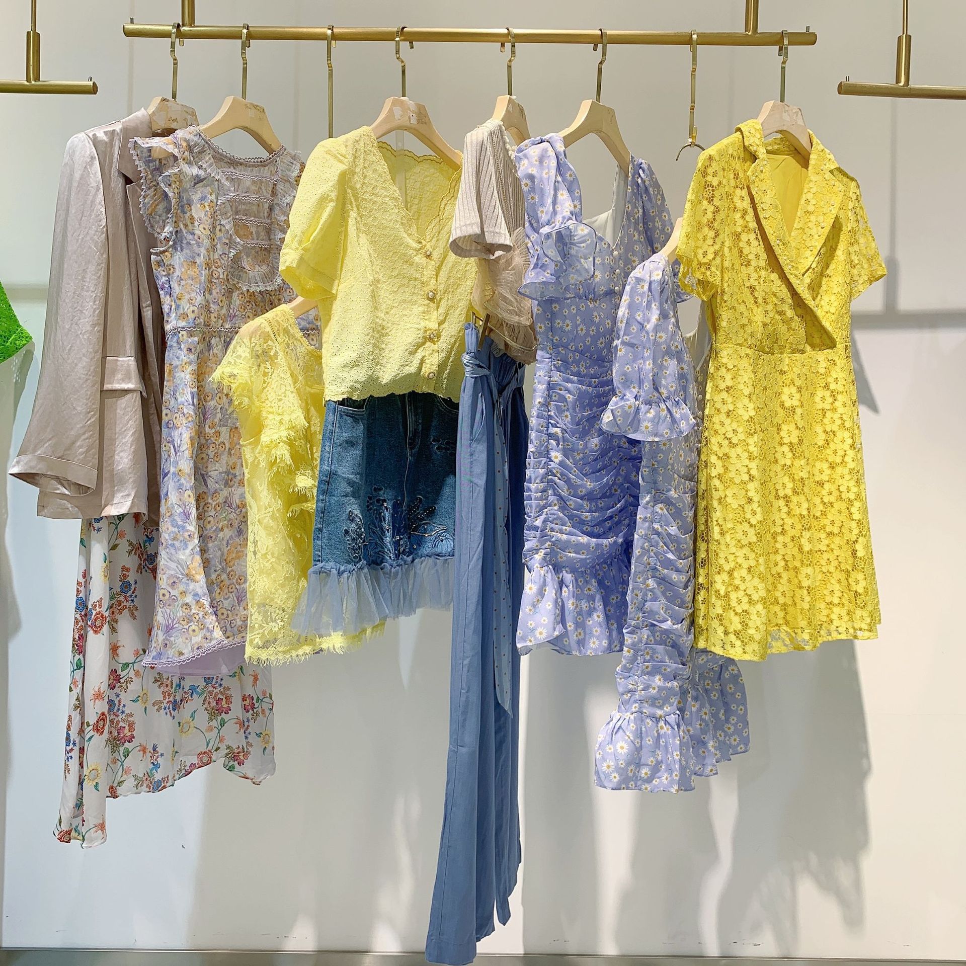 可可尼22夏品牌女装折扣批发 连衣裙女装尾货批发走份 反季节备货