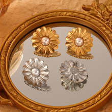 2024新款仿真珍珠花朵欧美复古夸张钛钢耳环跨境流行轻奢饰品批发