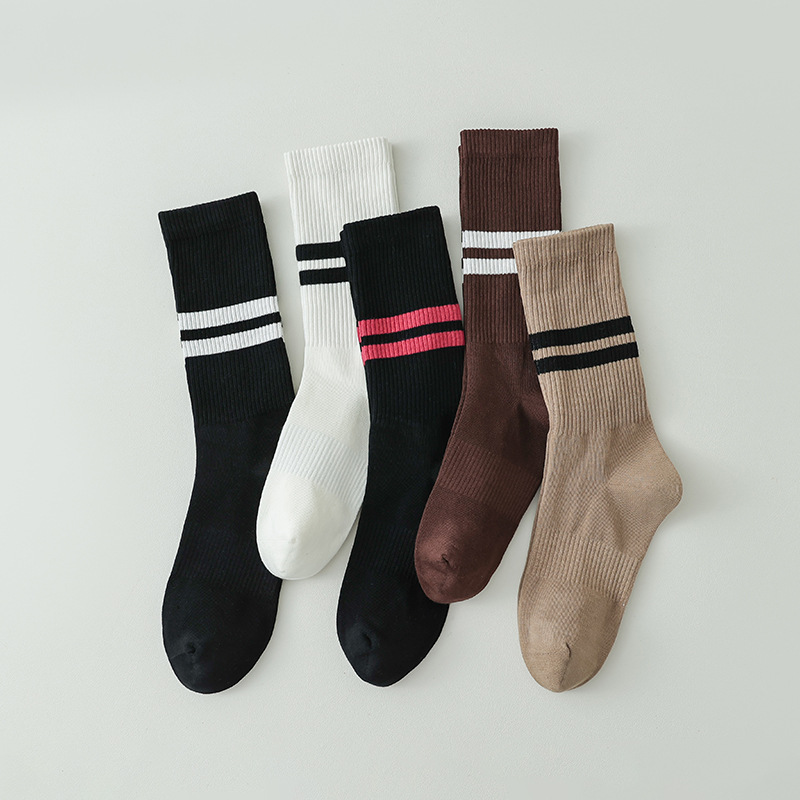 搭配鲨鱼裤袜子女春秋长筒运动袜中筒棉袜女士秋冬黑白色无骨长袜