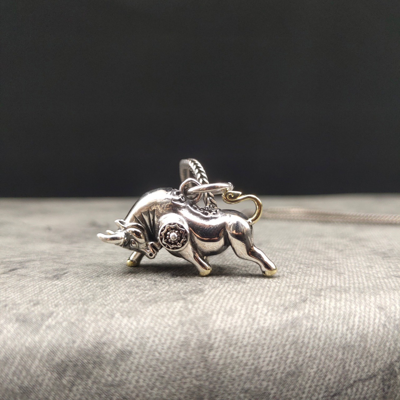 新款s925纯银牛生肖吊坠属相牛挂饰个性复古牛气冲天男潮项链