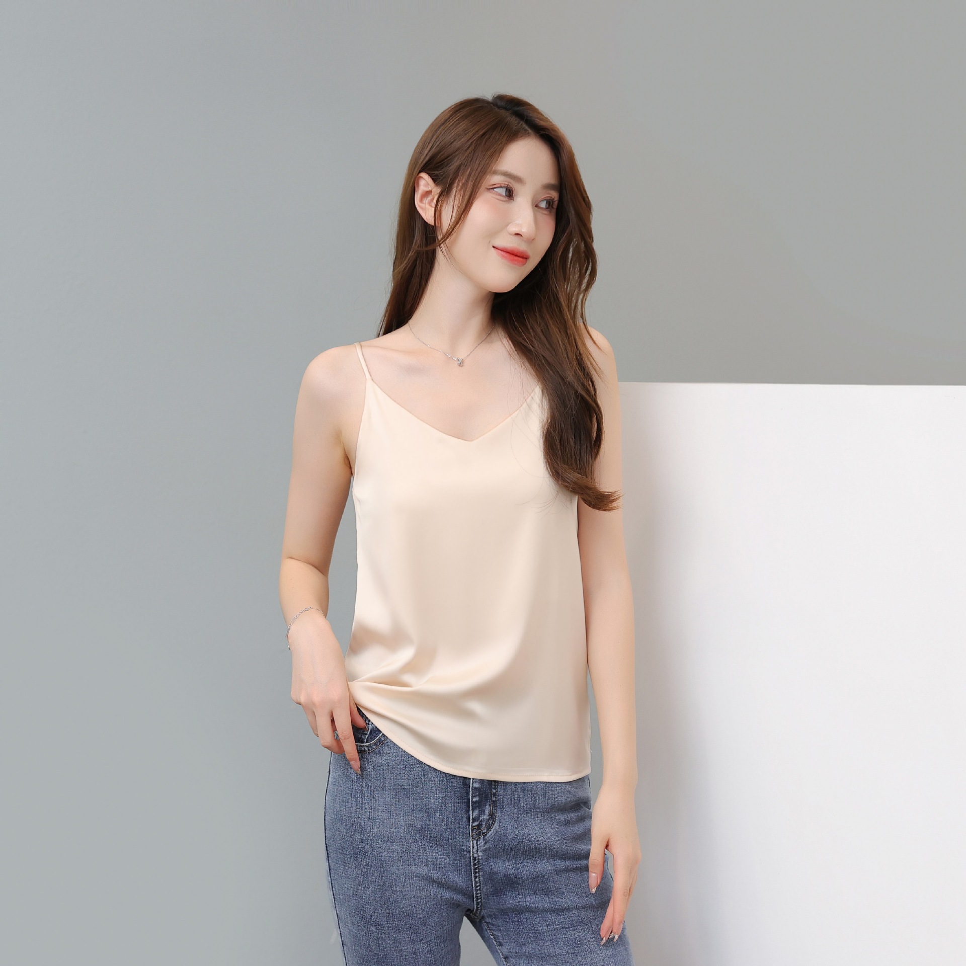 辣妹挂脖真丝内搭吊带v领外穿小背心打底衫设计感春夏季装上衣女