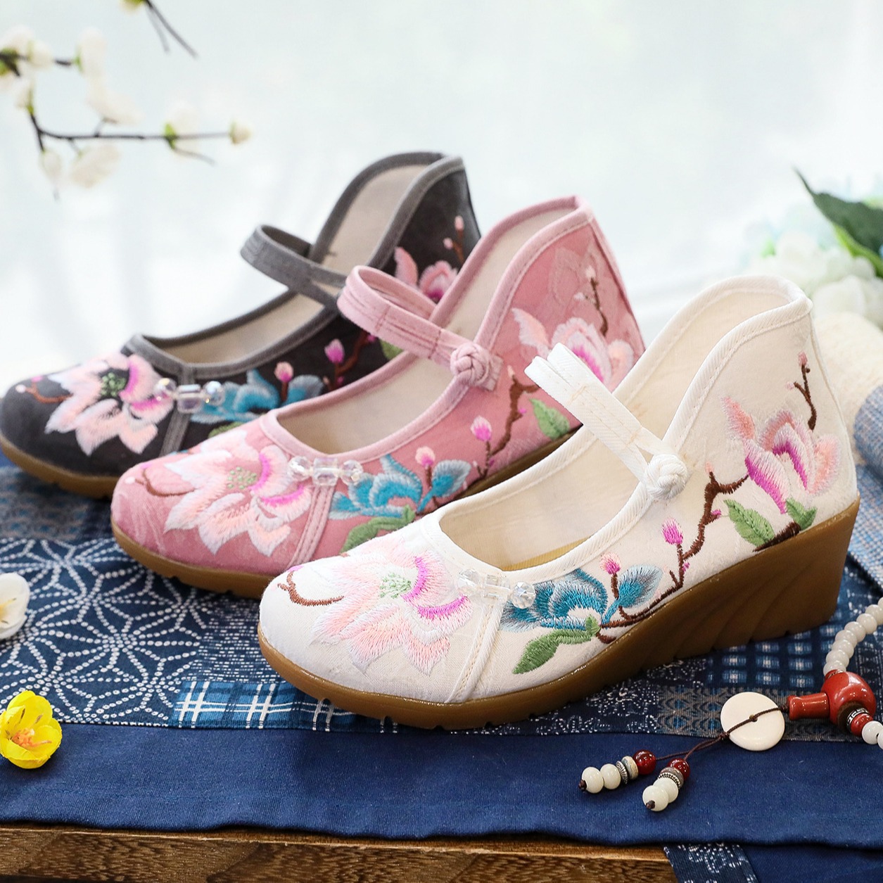 高跟鞋 单鞋 牛筋底绣花布鞋 玉兰花刺绣女鞋 民族风水晶扣-阿里巴巴