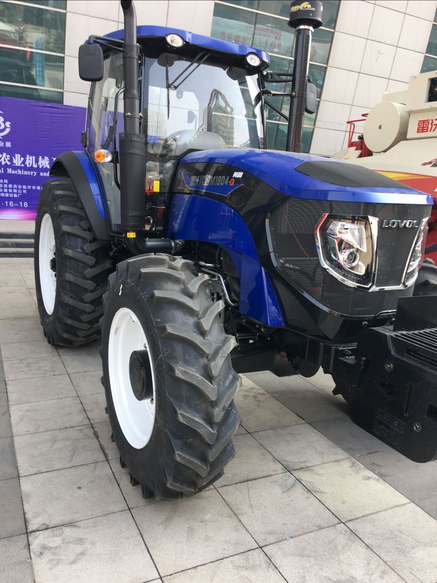 福田雷沃拖拉机欧豹拖拉机1104/1204 /1304 1804驾驶室挡风玻璃