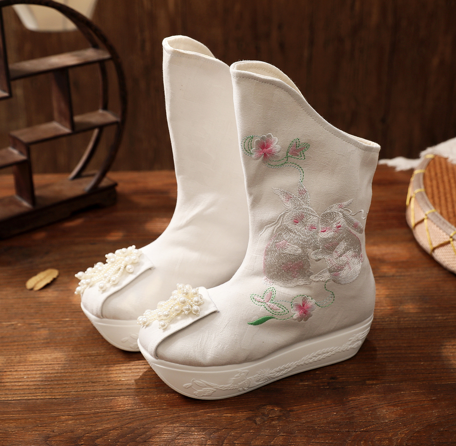 新款春秋款汉服短靴子中式复古古风高跟绣花鞋民族风皂靴套筒靴女