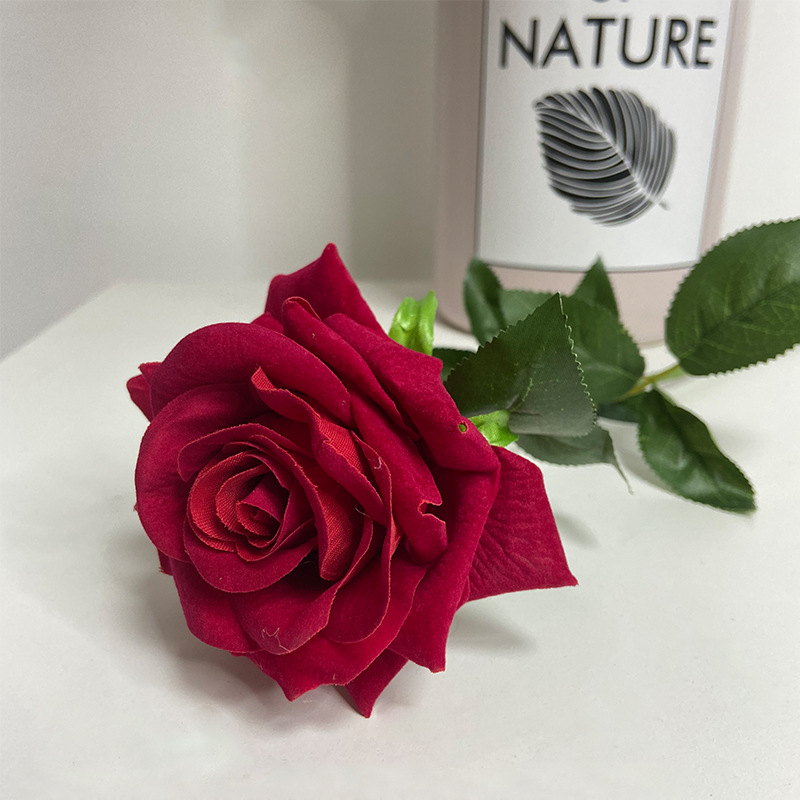 广东仿真花厂家批发长枝型绒布红色玫瑰花带叶子单支玫瑰拍戏道具