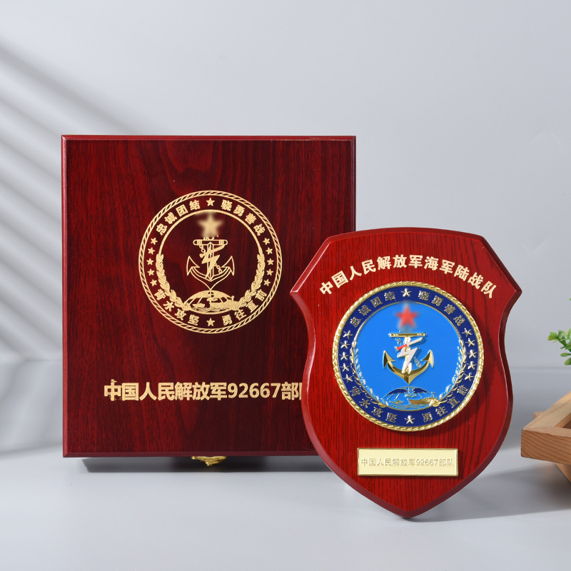 纪念品金属木质盾牌 解放军奖牌军人授权牌 退伍军人纪念品