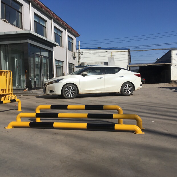 定制公路道路车库限位停车位防撞栏杆 钢管u型阻车护栏围栏挡车器