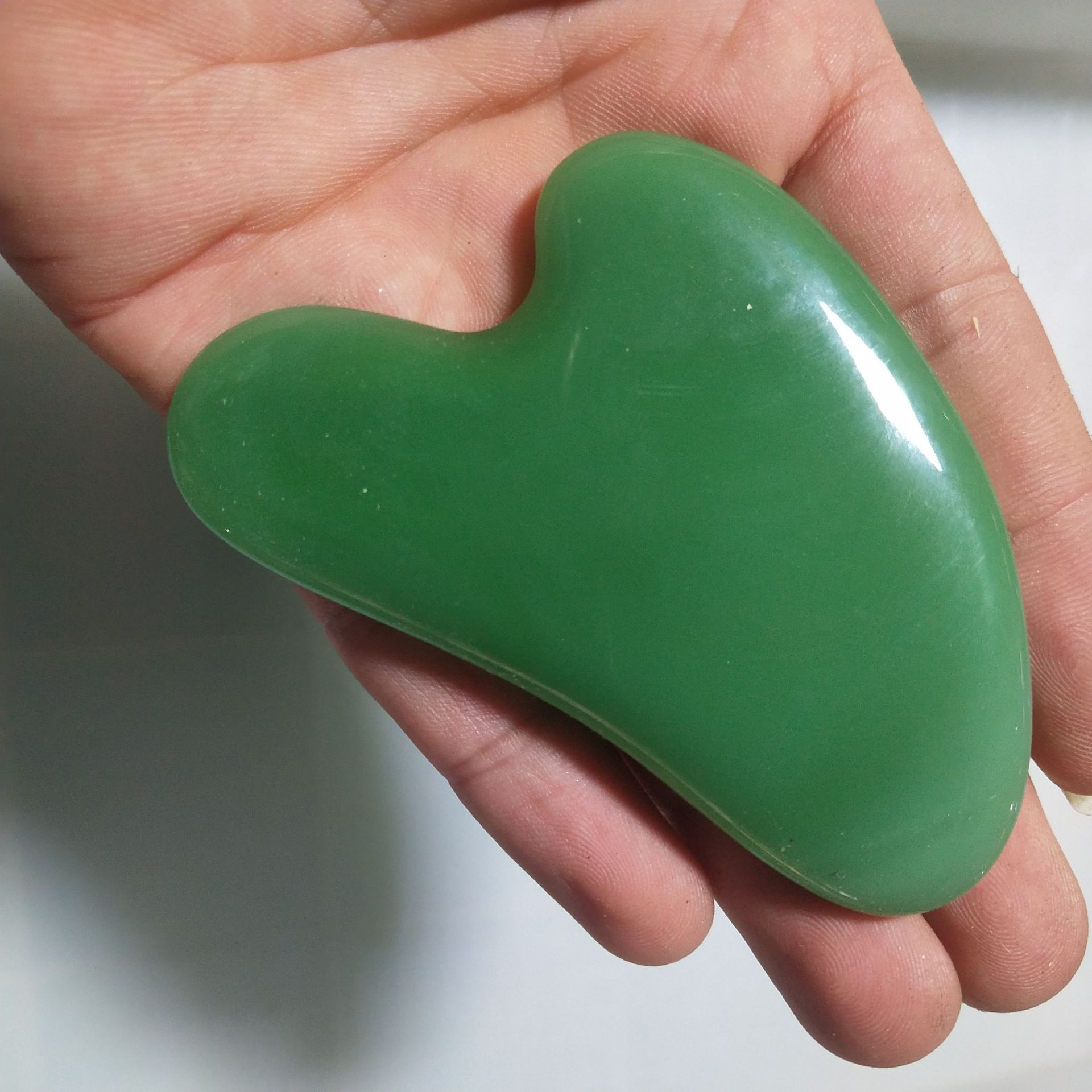 厂家绿色东陵玉色刮痧板心形拇指玻璃仿玉刮板面部刮片会销礼品