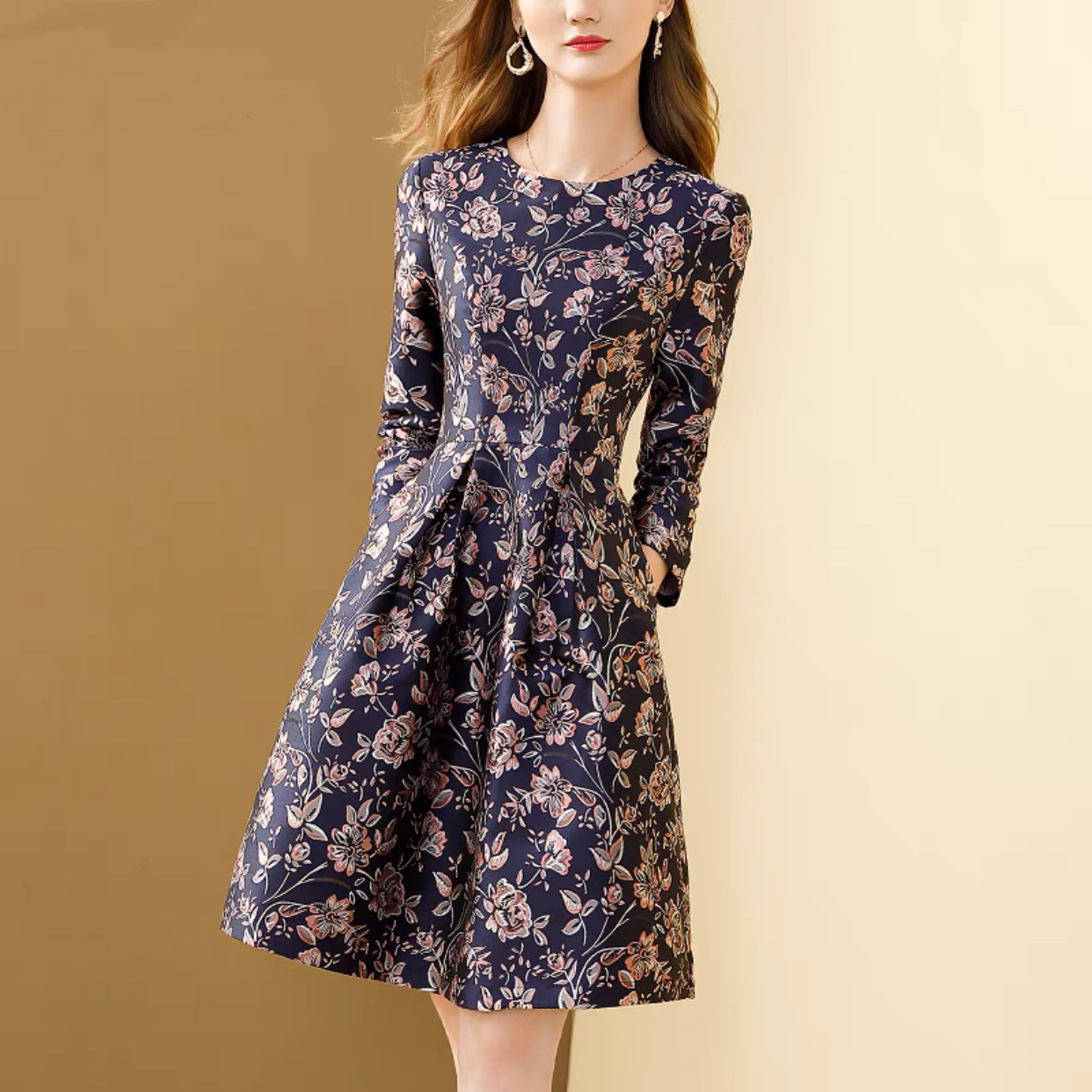 秋装针织连衣裙秋季名媛秋冬潮流女装气质2020新款高端大牌裙子年外套