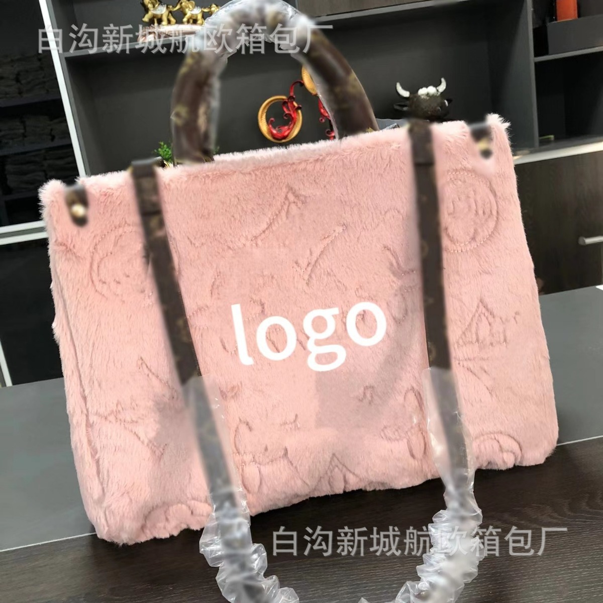 Large Capacity Plush Bag for Women 2023 New Fall/Winter Hot-Selling Western Style Shoulder Bag Commuter Bag Plush Tote Bag
