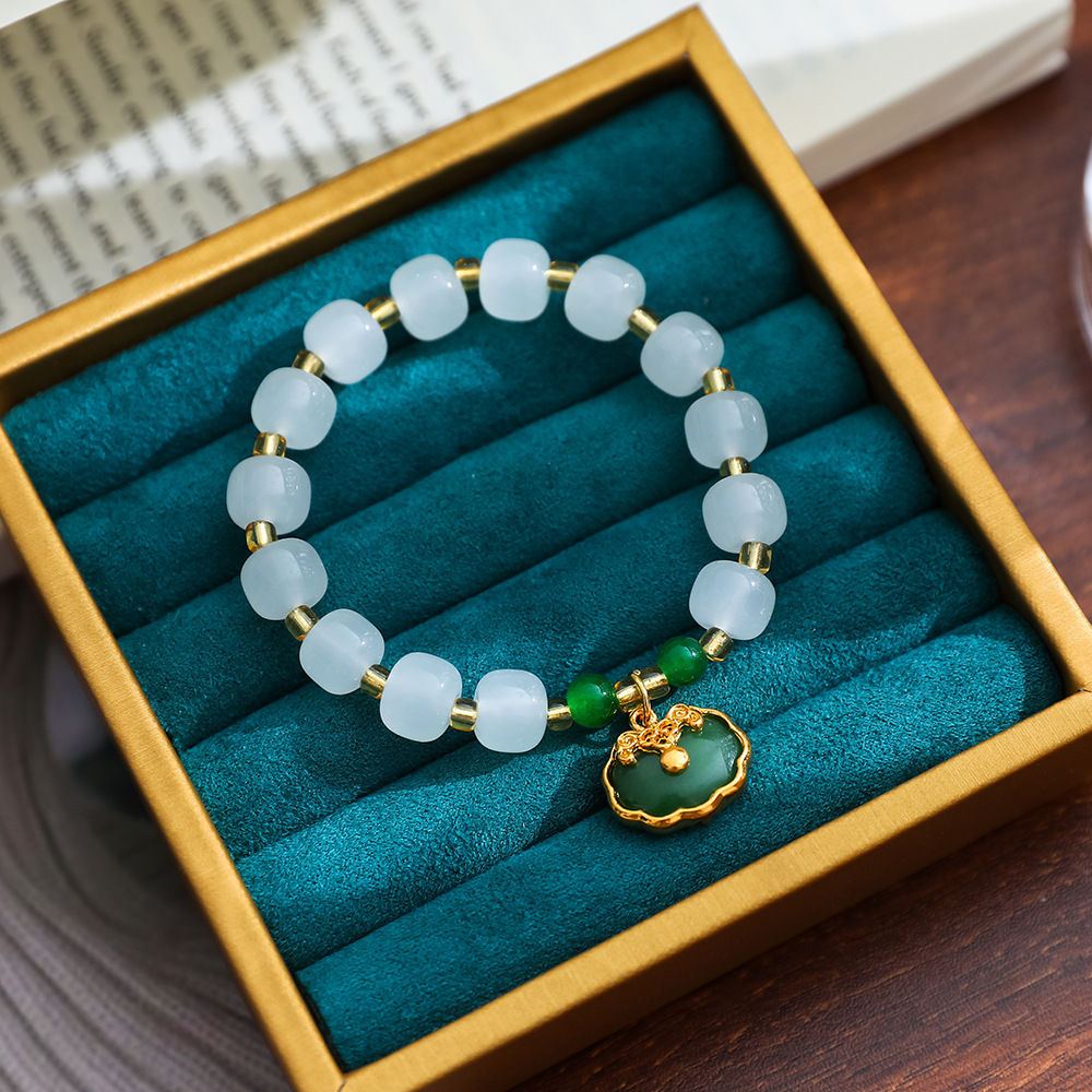New Chinese Exquisite Jade Hare Bracelet for Women Ins Special-Interest Design Good-looking Crystal Fu Character Bracelet Ornament Wholesale