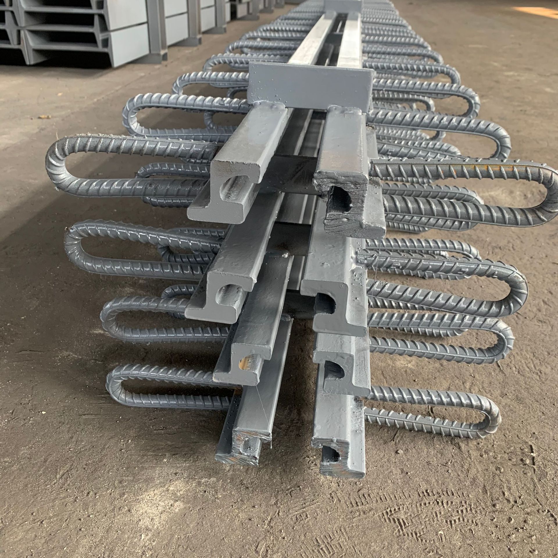 厂家现货公路桥梁伸缩缝伸缩装置c40e60f80梳齿板缝160/240橡胶条