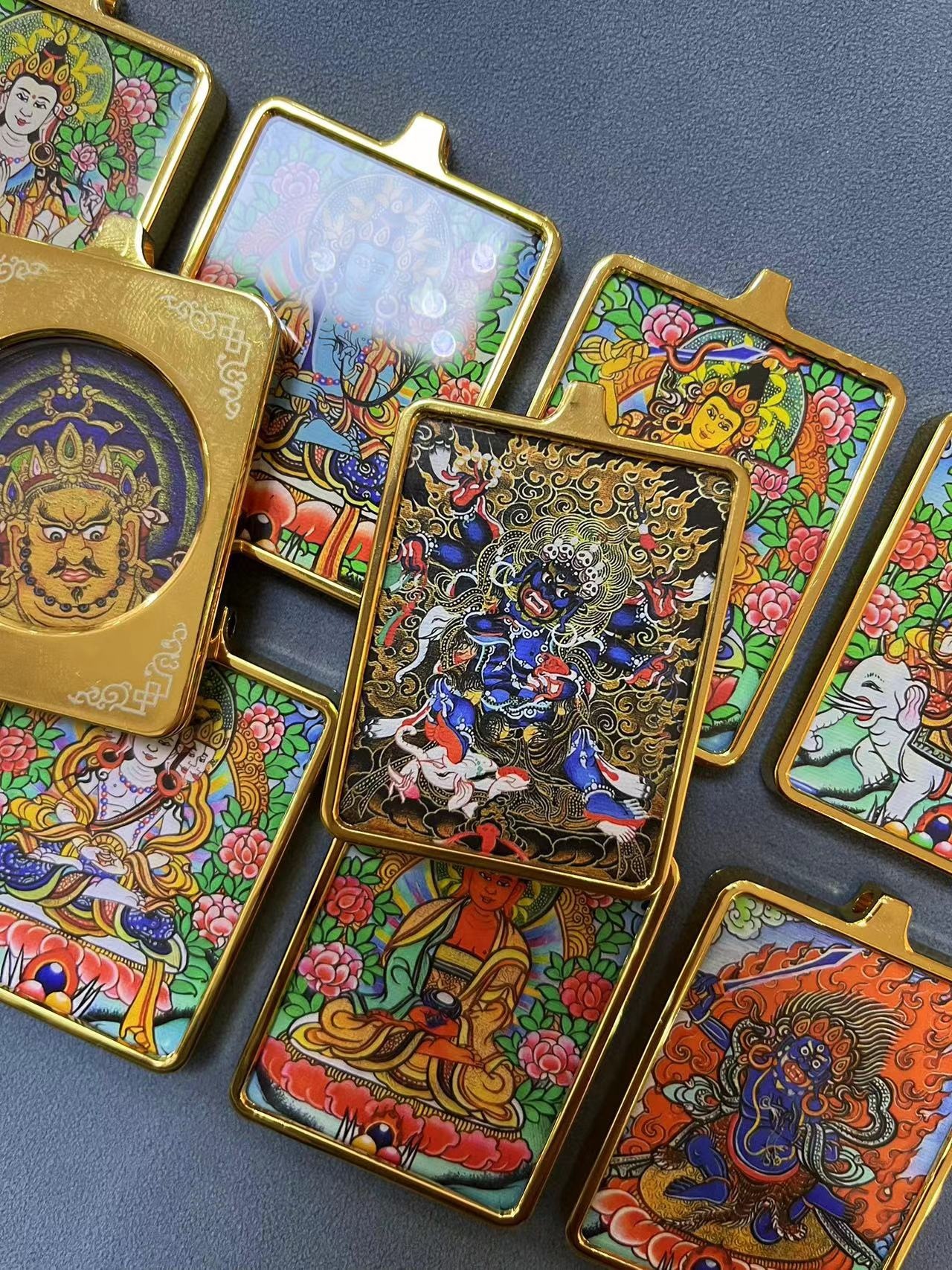 新款钛钢镀金不掉色高档双面唐卡五爷黑财神扎基拉姆九尾狐五路财