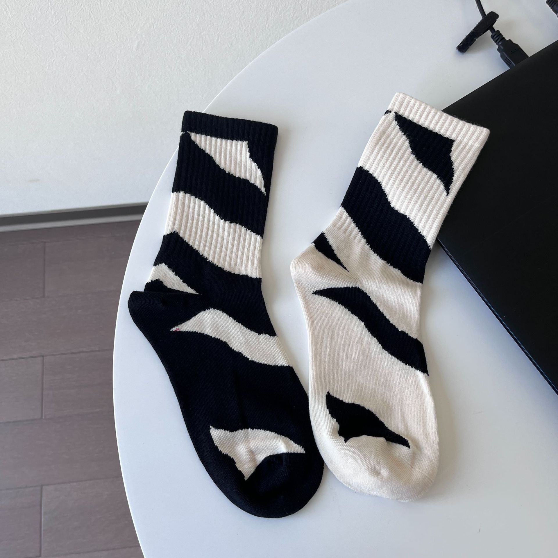 Socks Men's Middle Tube Socks Women's Spring/Summer Long Socks Black and White Striped Color Matching Japanese and Korean Style All-Matching Autumn and Winter All-Matching Trendy Socks