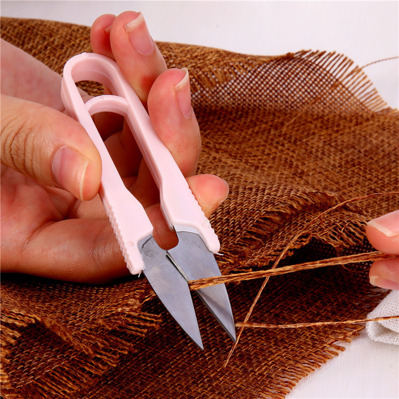 剪刀家用u型剪裁缝小剪线头十字绣小号弹簧纱剪刀绣花线头剪子