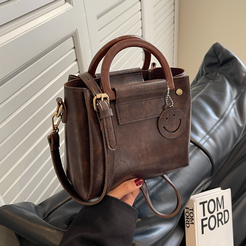 2024新款高级感复古小包包女时尚通勤斜跨包小众简约手提水桶包包