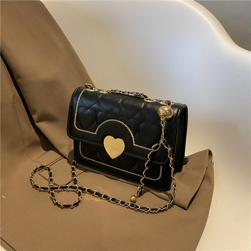 Fashion Peach Heart Bag Female Bag 2022 Popular Peach Heart Buckle Embroidery Line Small Square Bag Leisure Chain Shoulder Messenger Bag