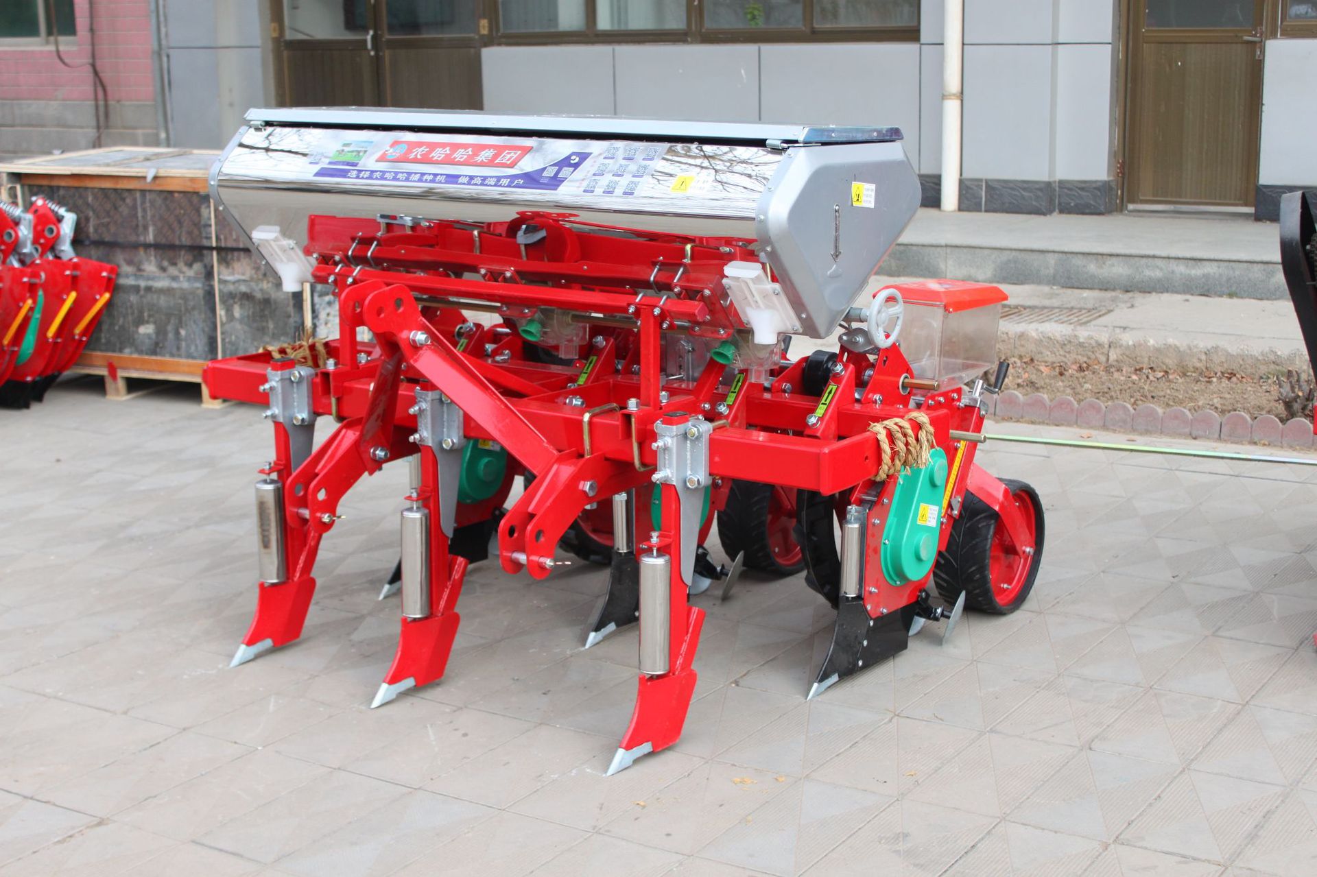 2021年新款仿形3行玉米播种机仿形播种机农哈哈厂家发货