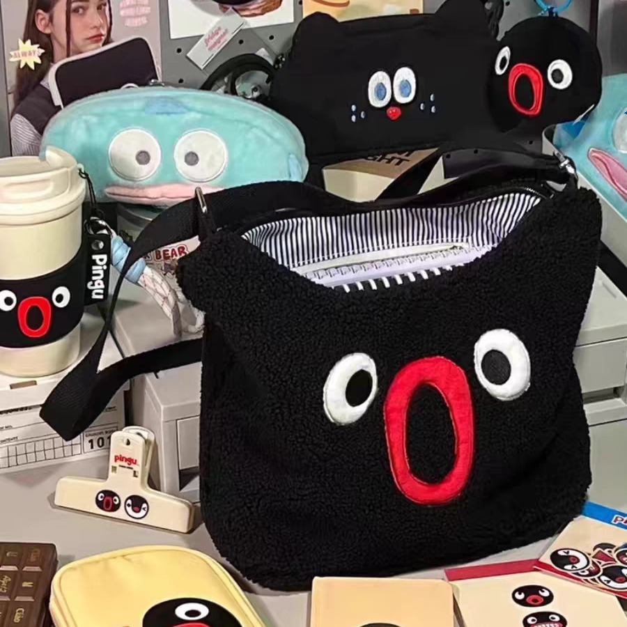 秋冬新款高颜值卡通表情托特包小企鹅毛绒绒双面刺绣单肩斜跨包潮