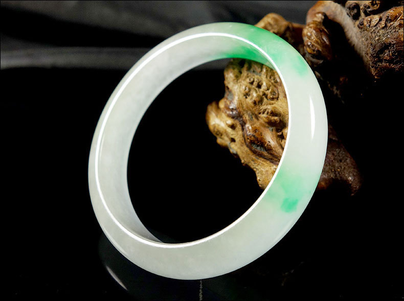 缅甸翡翠手镯 女款阳绿飘花玉石手镯冰透巴山翠手镯翡翠玉手镯