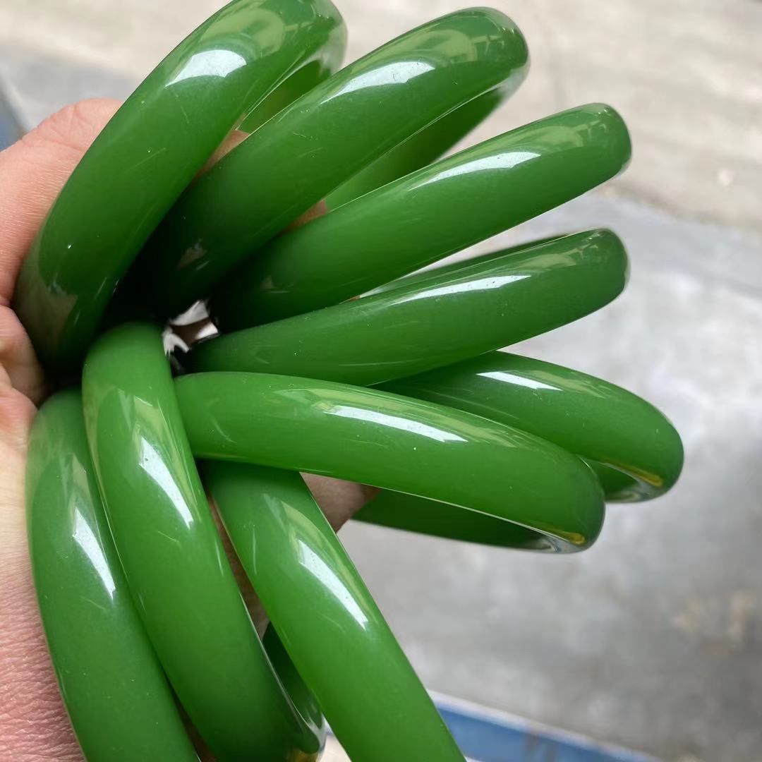 和田玉碧玉手镯 碧玉菠菜绿色女士镯子会销玉镯货源仿玉手镯批发