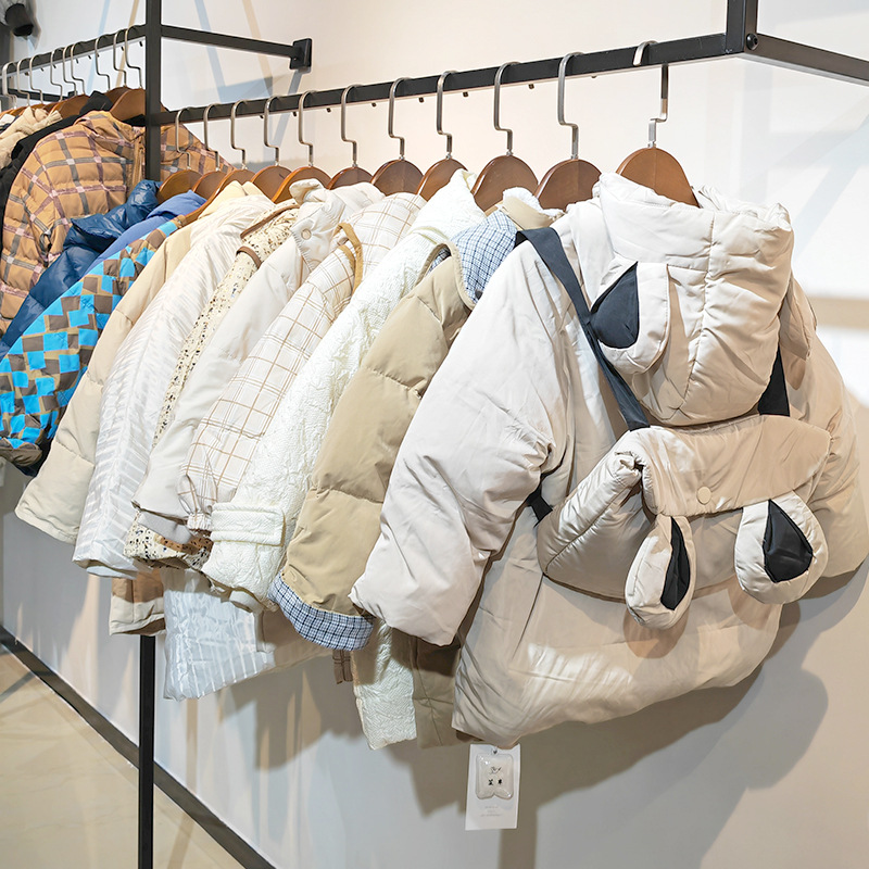 洛小米童装批发羽绒服巴拉巴拉童装品牌折扣地摊实体直播一手货源