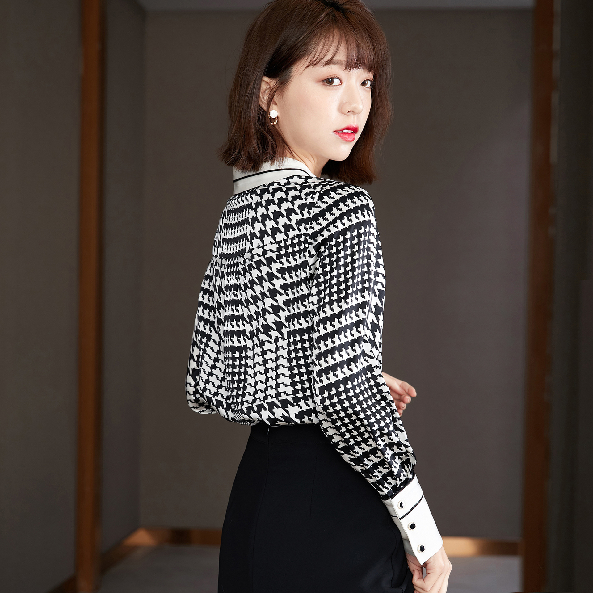 网红洋气千鸟格子雪纺衬衫女装2021年新款秋装时尚气质时髦小衫潮