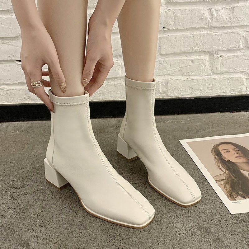 小短靴女及踝靴2024秋冬新款法式时尚粗跟单靴复古白色方头马丁靴