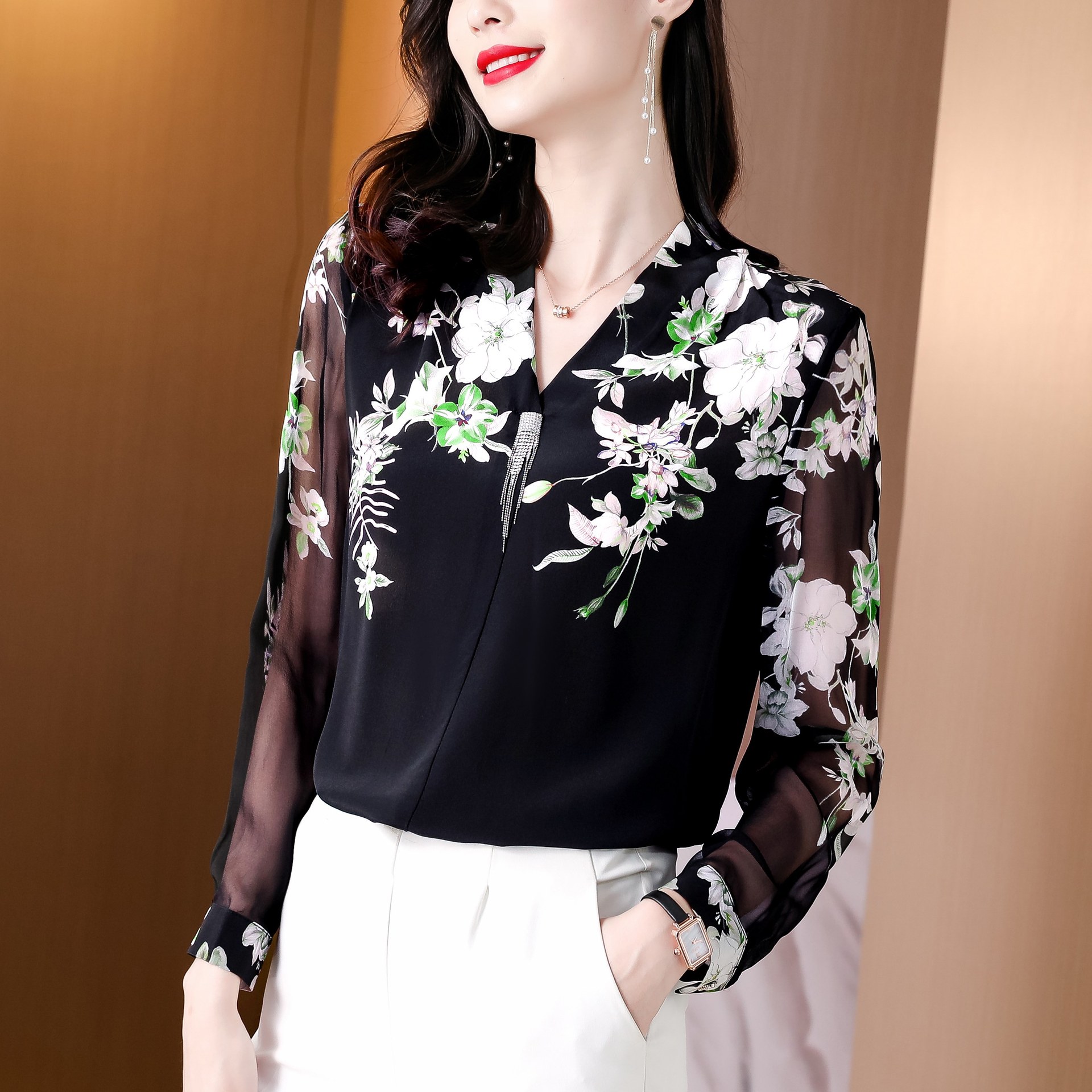 雪纺衬衫女士春秋装2021年新款碎花v领薄款别致上衣小衫长袖衬衣