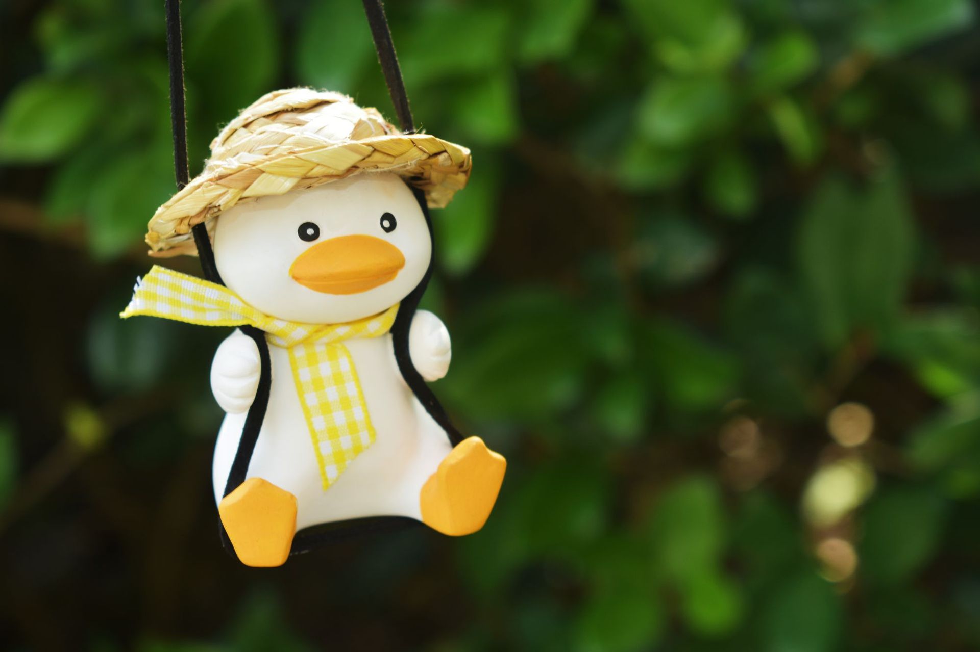 跨境汽车用品 车载秋千鸭汽车后视镜挂件 车内装饰小鸭子汽车挂件