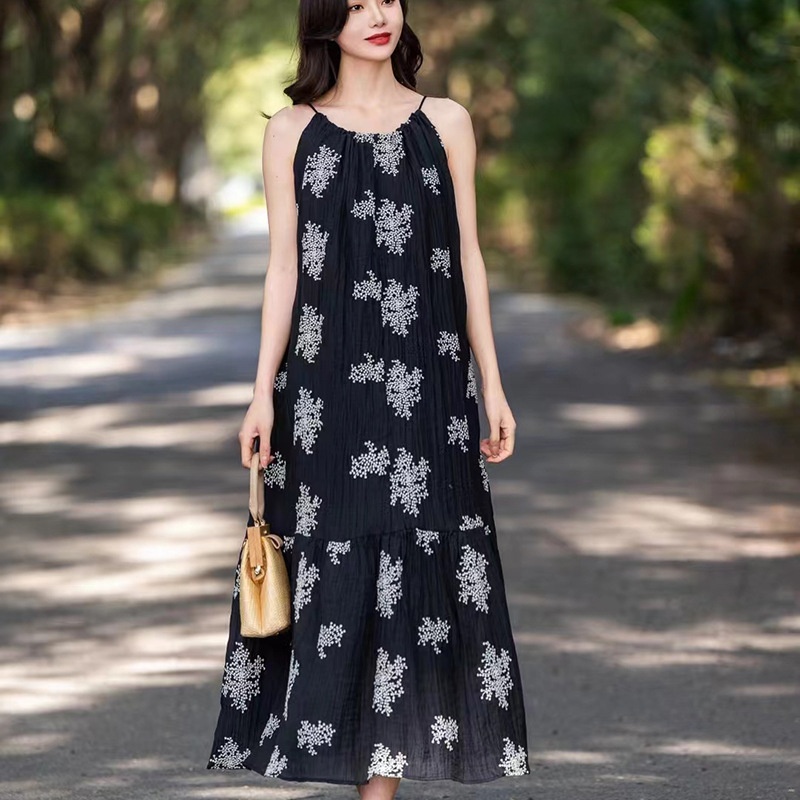 长款双层丝麻刺绣吊带裙2024夏季旅行裙文艺宽松女式连衣裙-阿里巴巴