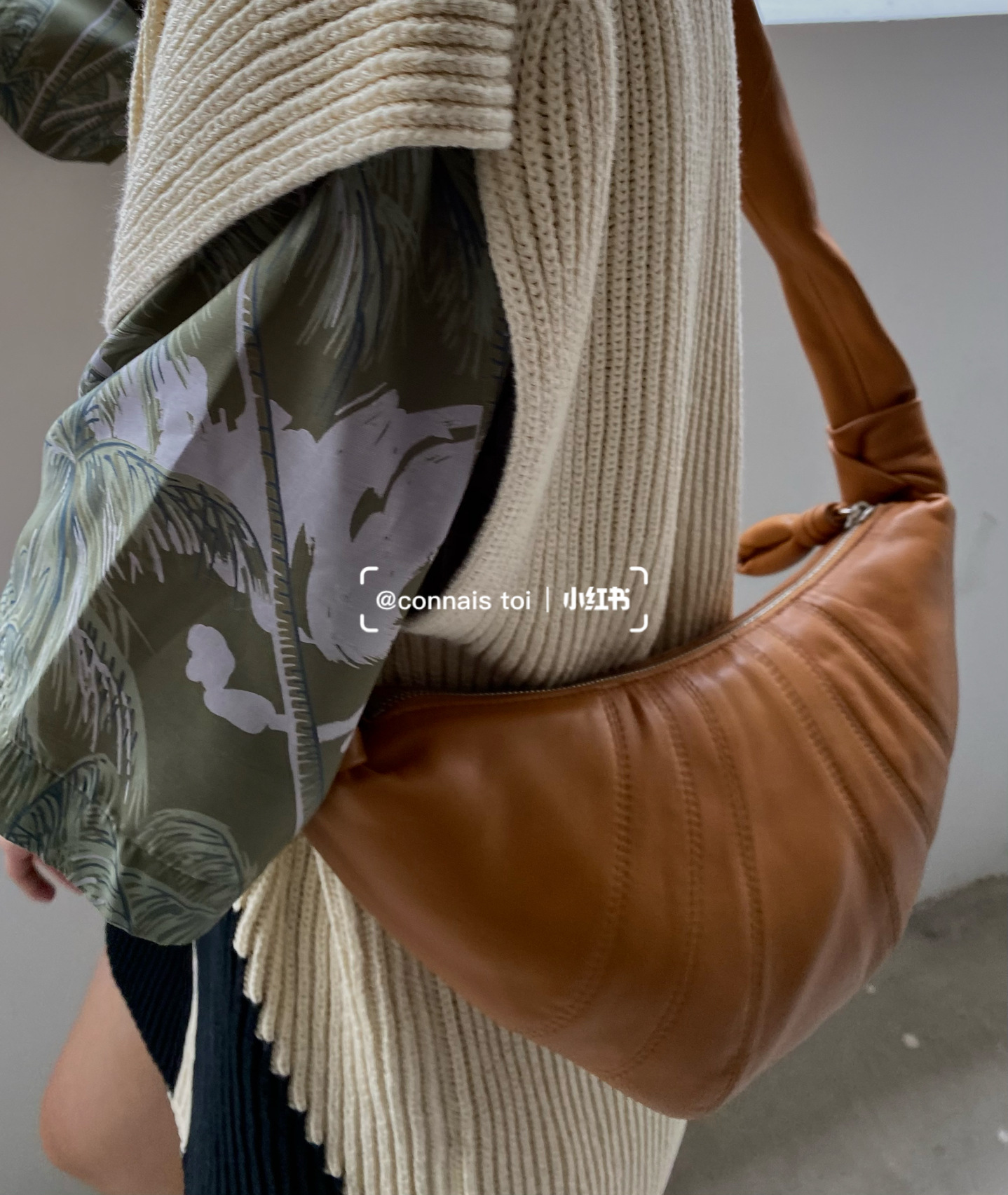 lemaire牛角包软羊皮单肩斜跨饺子包真皮腋下法棍包小众设计胸包