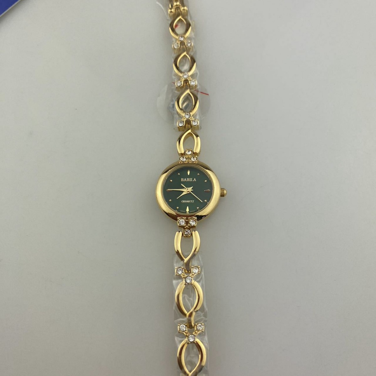 babila小巧精致圆形祖母绿轻奢气质手链式复古小金表石英女表