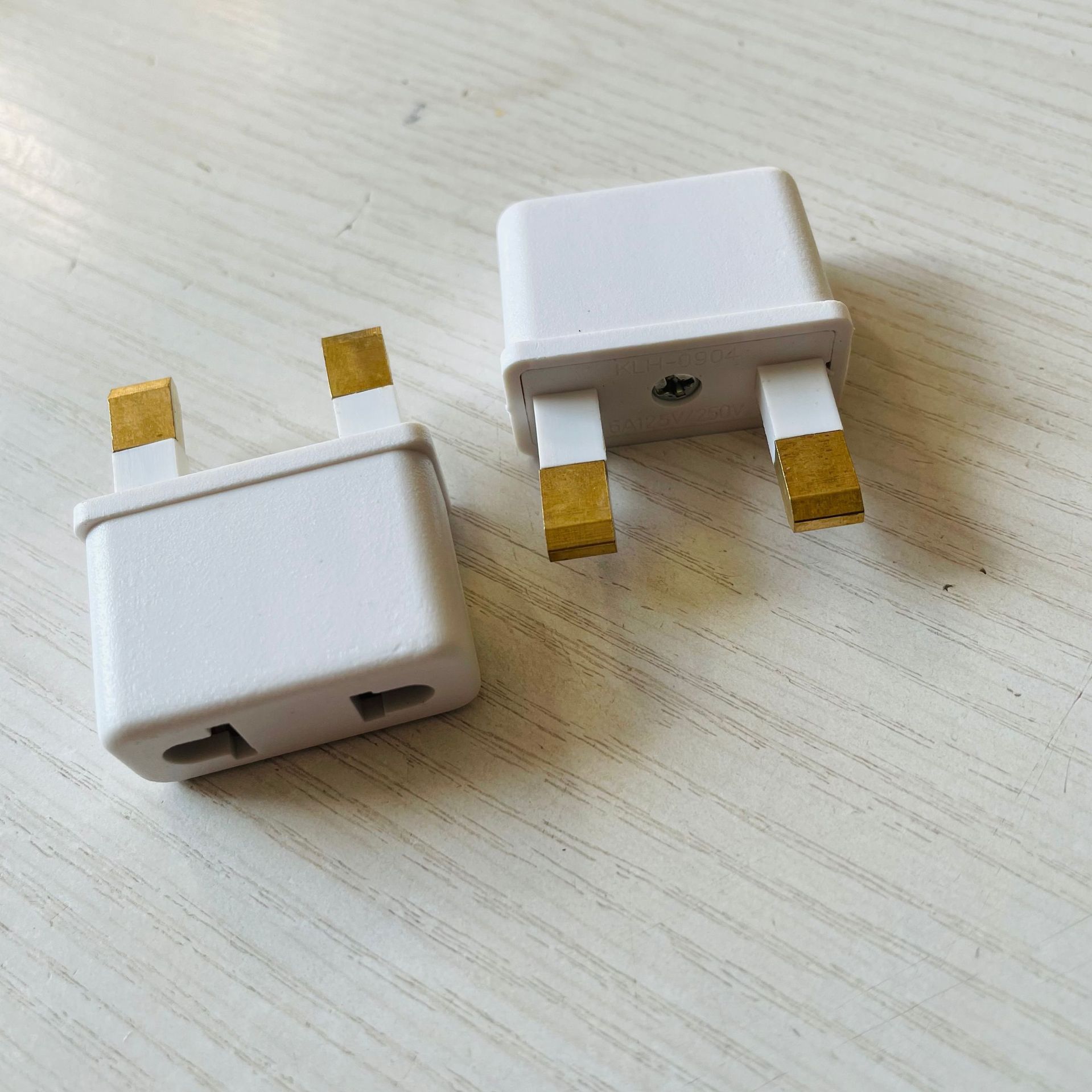 二方小英规转换插头 两脚小英规转接头 旅行英标香港转换插头白色