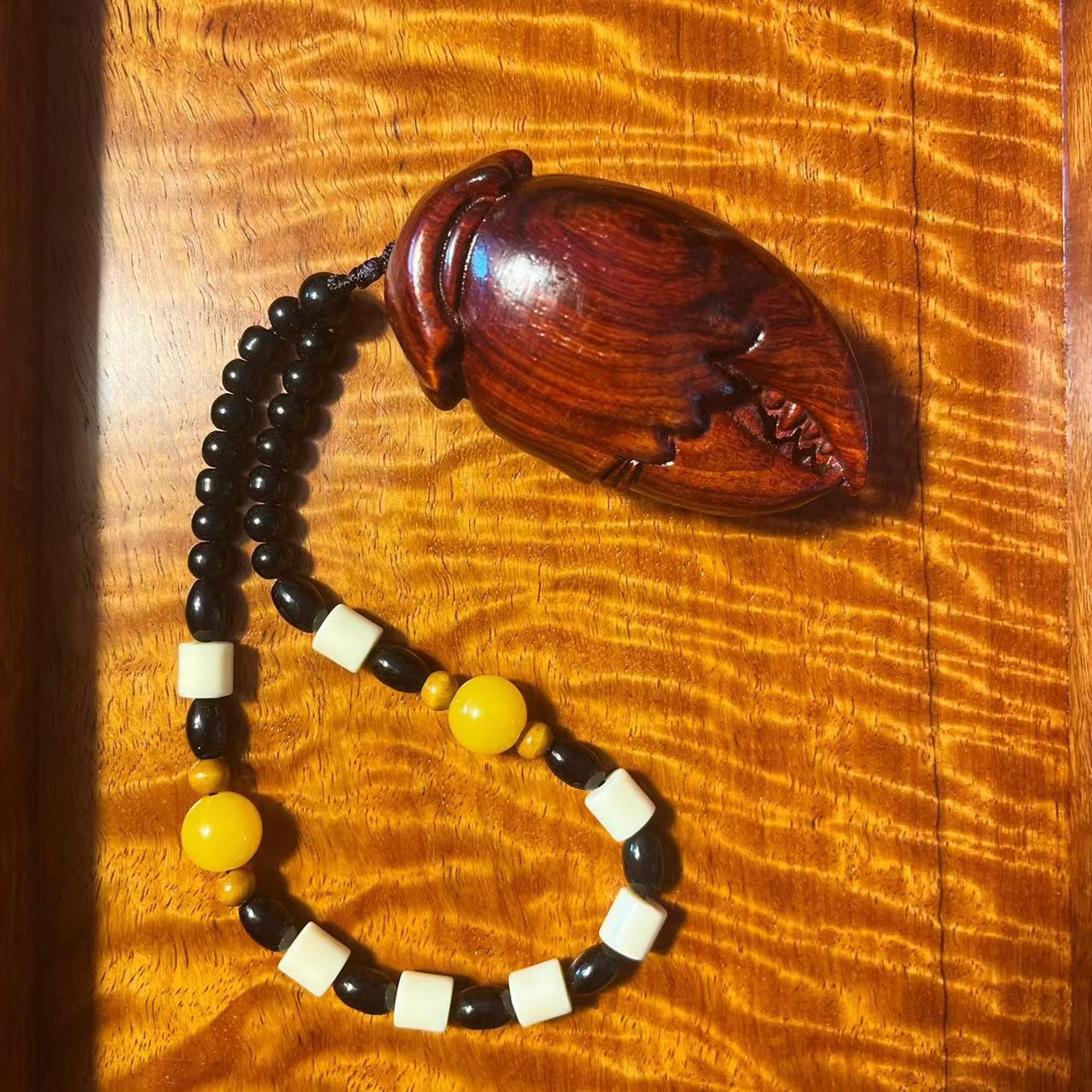 紫檀木雕刻打磨八方来才手把件蟹钳随身盘玩文玩木质工艺品-阿里巴巴