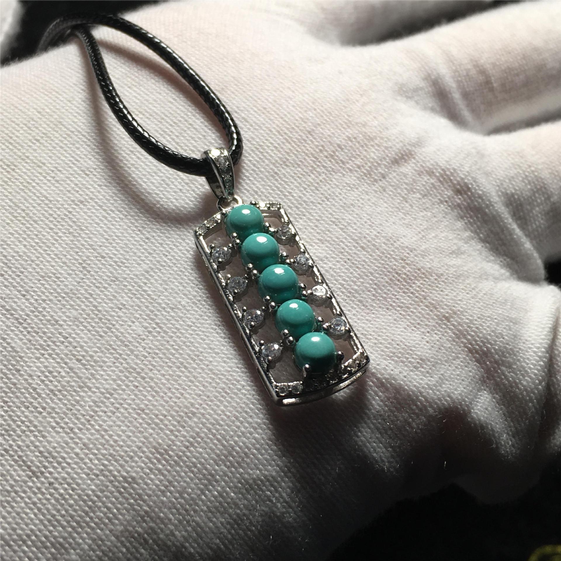 精品原矿湖北绿松石新款吊坠s925银镶嵌经典时尚项坠厂家直批货源