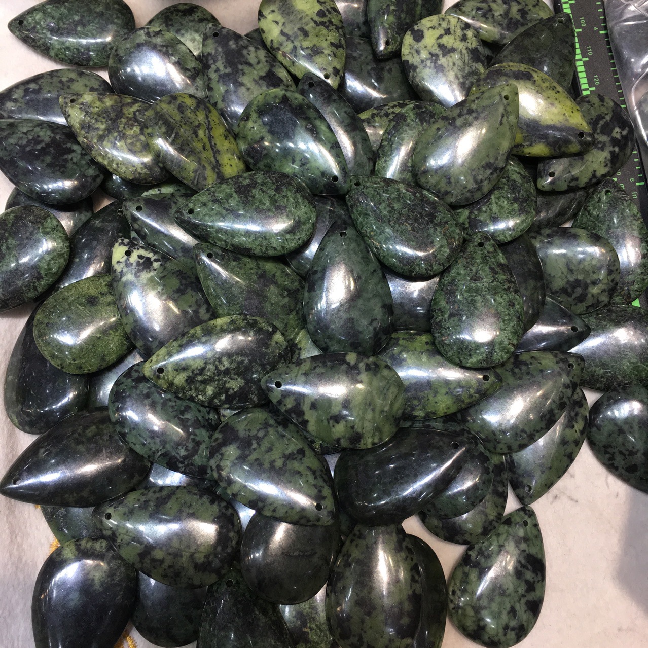 天然藏玉药王石牌子吊坠药王石平安无事牌挂件带磁性直播供货批发