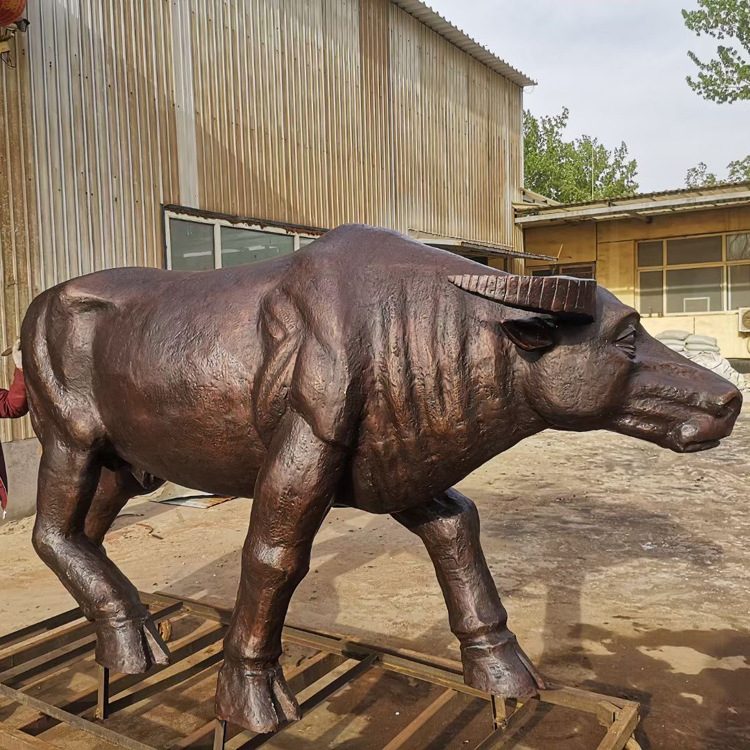 铸铜老黄牛农耕主题耕地牛雕塑开荒牛农民赶牛雕像牛拉犁景观摆件