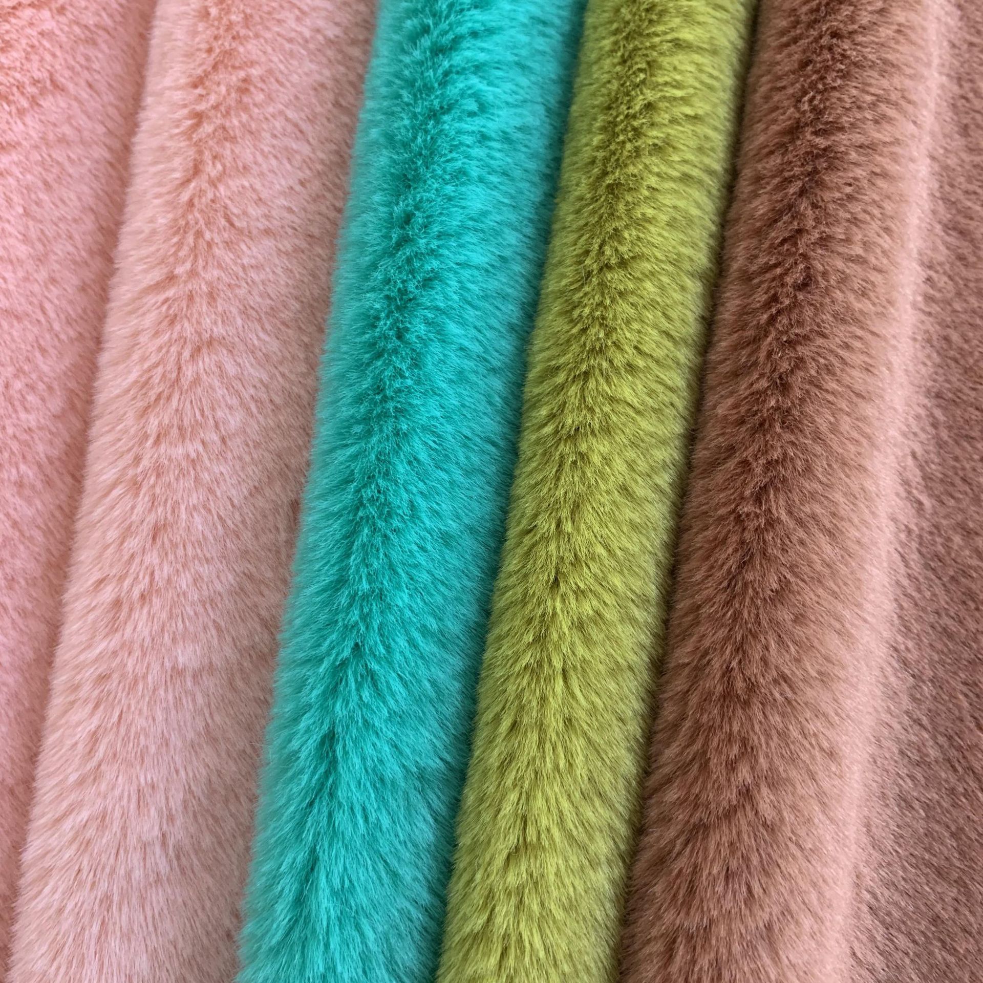 现货95色獭兔毛小兔毛绒面料仿兔毛地毯现代抱枕毛绒围巾服装面料