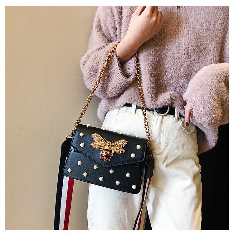 高级感小ck蜜蜂包女2020新款宽带小方包小众珍珠链条单肩斜跨小包